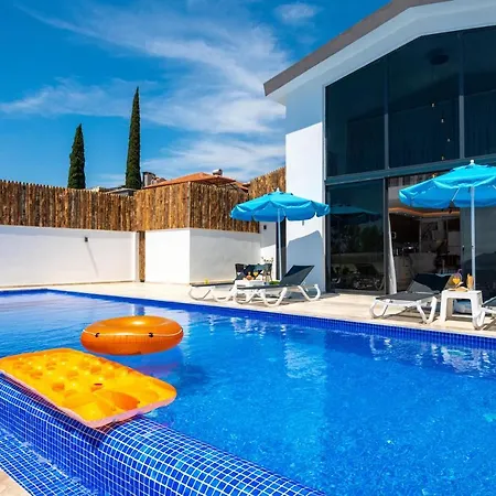 Yakut Kalkan'da Jakuzili Muhafazakar Balayi Villasi Apartament Kaș