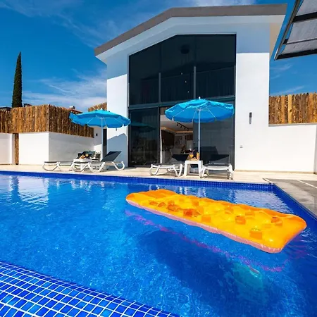 Apartament Yakut Kalkan'da Jakuzili Muhafazakar Balayi Villasi