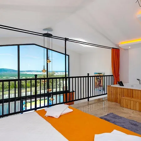 Apartament Yakut Kalkan'da Jakuzili Muhafazakar Balayi Villasi Kaș