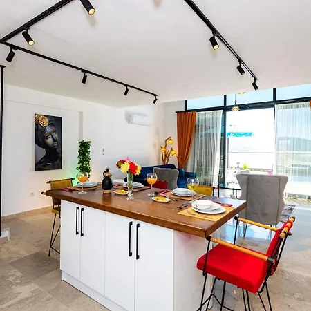 Yakut Kalkan'da Jakuzili Muhafazakar Balayi Villasi Apartament