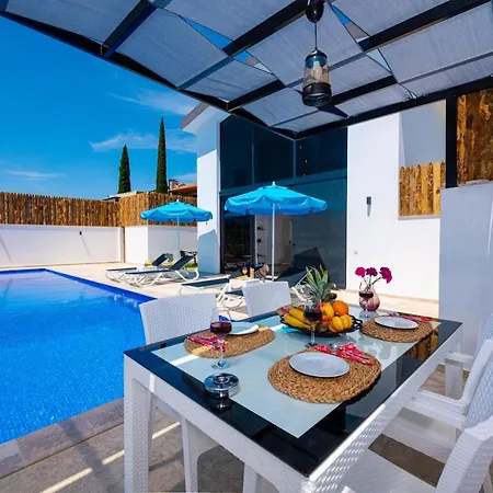 Apartament Yakut Kalkan'da Jakuzili Muhafazakar Balayi Villasi