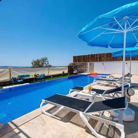 Yakut Kalkan'da Jakuzili Muhafazakar Balayi Villasi Apartament *