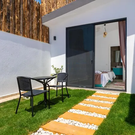 Yakut Kalkan'da Jakuzili Muhafazakar Balayi Villasi Apartament